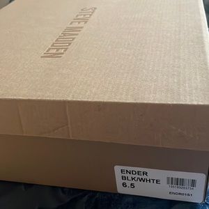 ENDER STEVE MADDEN BOOTIES